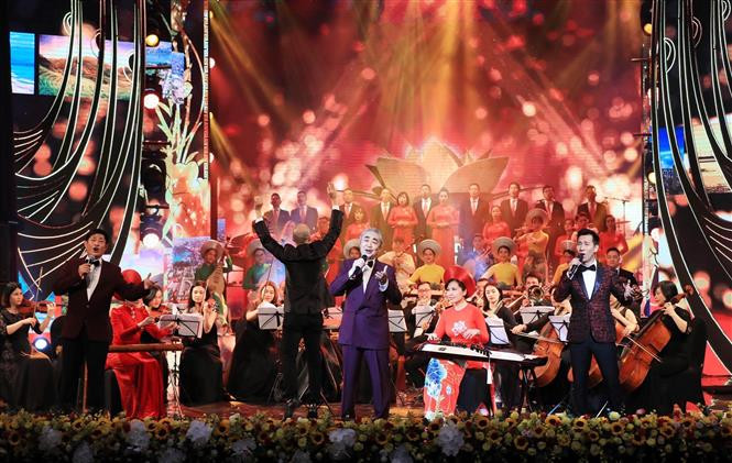 The 2021 Homeland Spring programme features only one show broadcast live on VTV1 and VTV4 channels and the VTVgo and vtv.vn digital platforms of the Vietnam Television. (Photo: VNA)