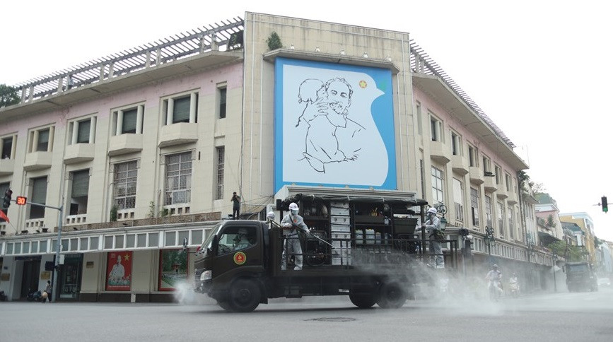 The capital with small alleys requires specific plans in using suitable equipment for effective disinfection. (Photo: Vietnam+)