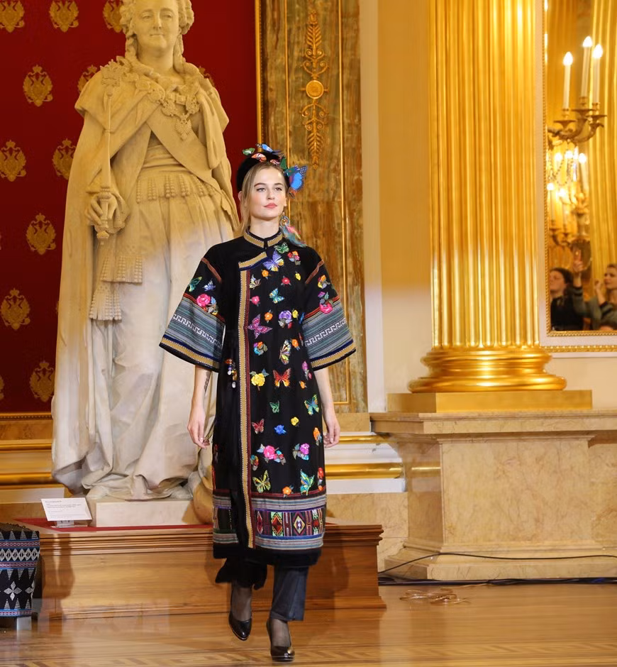 Vera Mazhirina said ao dai brings out the elegance and strength of Vietnamese women, and it always leaves a strong impression on Russians. In the photo: Ao dai is on show at Tsarytsino Museum in Moscow. (Photo: Vera Mazhirina/VNA)