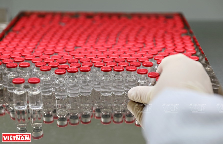 Sputnik V is one of the COVID-19 vaccines that have a publicly available price (less than 10 USD a jab), and also can be stored at standard refrigerator temperatures (2-8 degrees Celsius) without the need for ultra cold chain storage. (Photo: VNP/VNA)