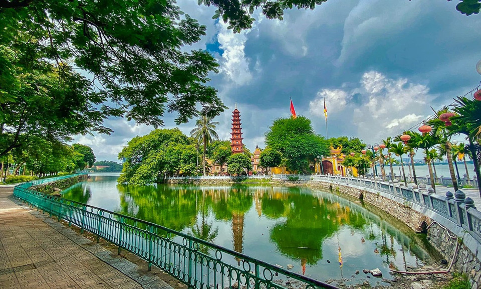 The once-crowded historical sites in Hanoi shut down as the capital city rushed to contain the spread of the coronavirus pandemic. (Photo: VNA)