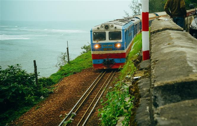 A railway crosses the Hai Van pass. (Photo: VNA)