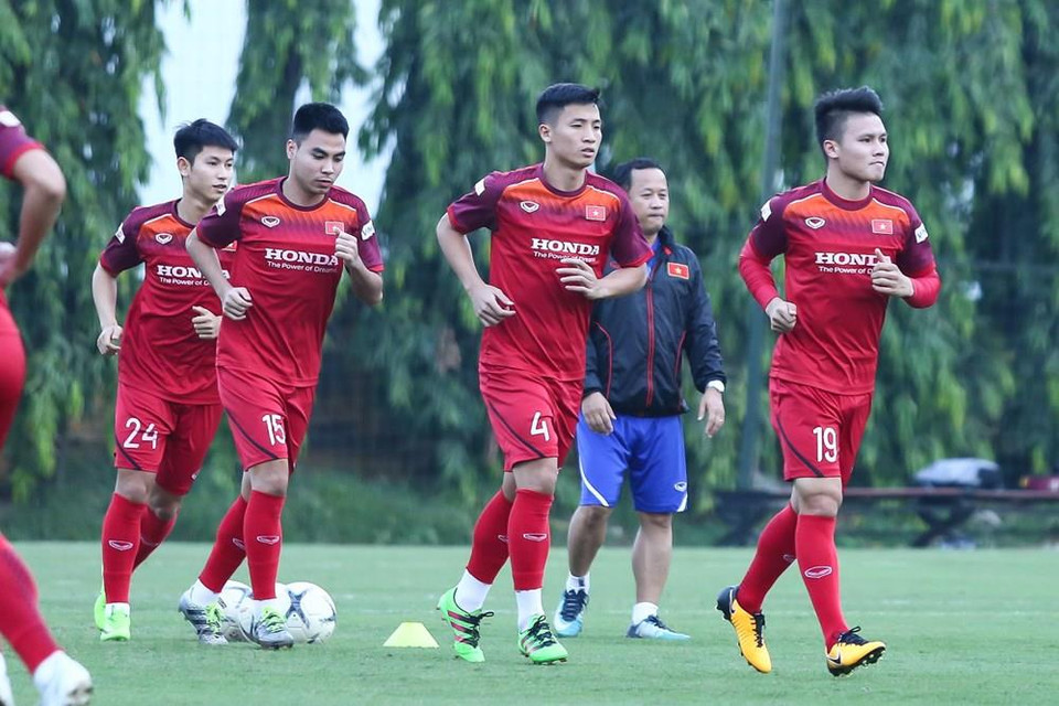 Vietnamese national football team on training at the Vietnam Youth Football Training Centre on October 7 afternoon (Photo: VNA)