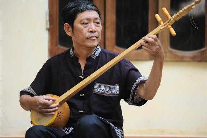 The gourd lute used in Then singing is made from dried gourds, and its body is made from squid wood (Photo: VNA)