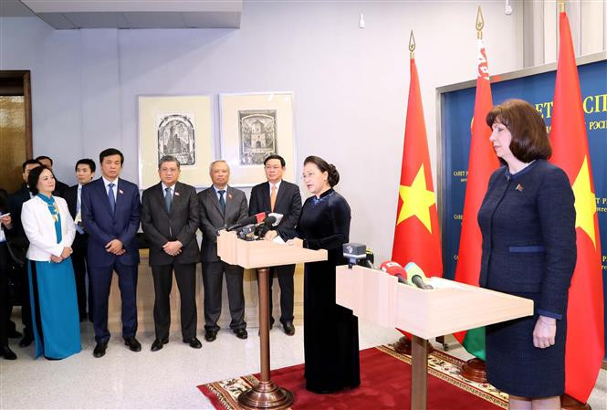 Press conference after talks between the visiting National Assembly Chairwoman Nguyen Thi Kim Ngan and Chairwoman of the Council of the Republic of the National Assembly of Belarus Natalia Kochanova (Photo: VNA)