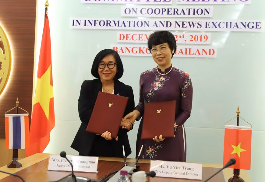 The document marks a new cooperation stage between the two sides (Photo: VNA)