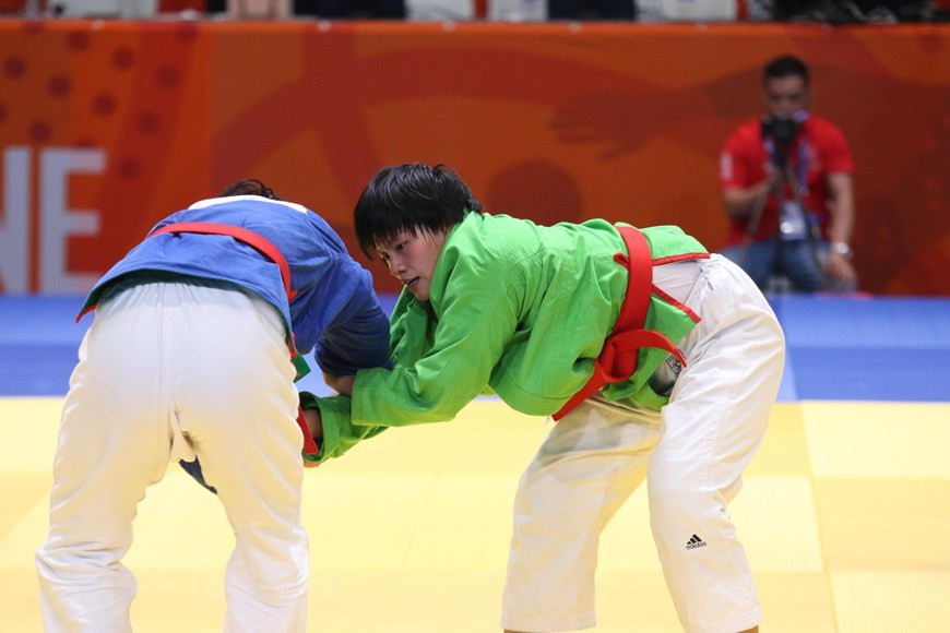 Nguyen Thi Lan concludes a big day for Vietnam’s kurash on December 2 by defeating Estrella Bianca Mea of the host country to take gold in the women’s -70 kg discipline (Photo: VNA)
