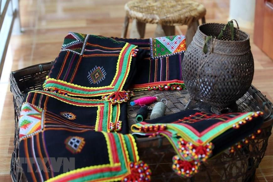 In fact, the standard of the scarves is the measure by which their entire personality and worth as a person is judged (Photo: VNA)