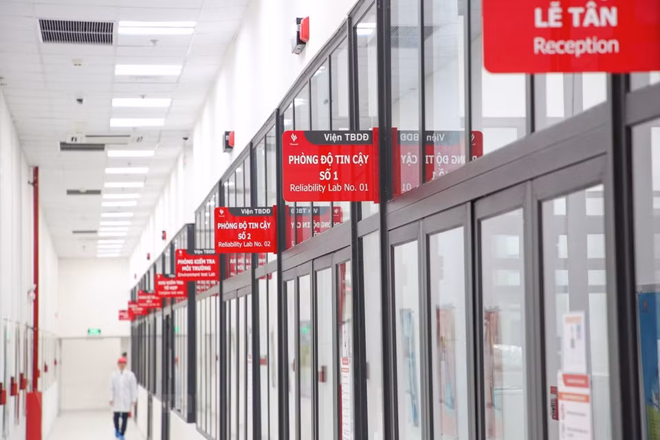 The factory is planned into subdivisions producing electronic circuit boards, phones and the system of independent research institutes (Photo: Minh Son/Vietnam+)