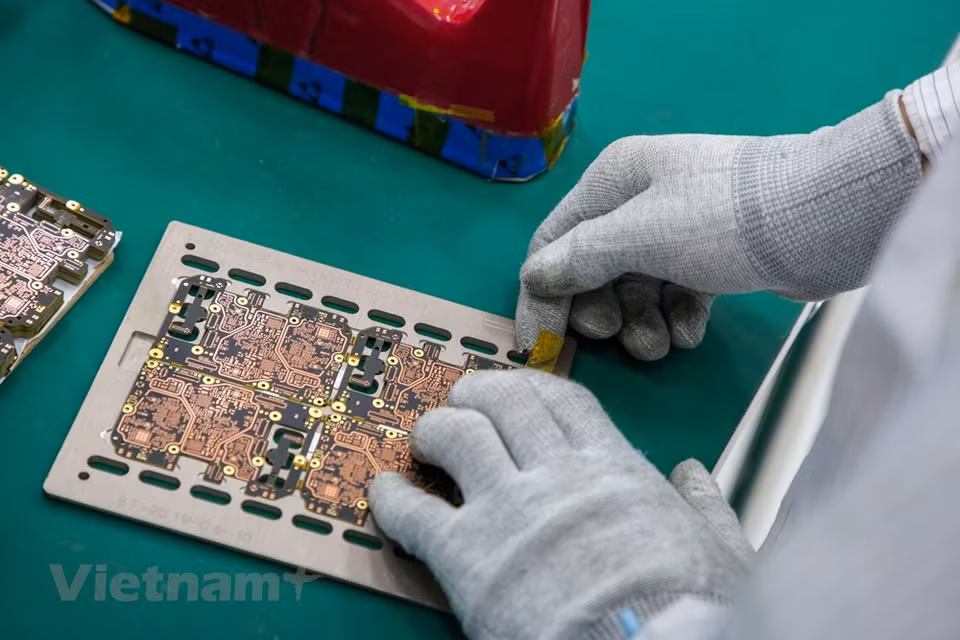 Design capacity of phase 1 reaches more than 26 million devices per year, of which, smartphones are estimated at 23 million products, IoT devices are estimated at one million products, and other smart electronics devices are estimated at over 2 million products per year (Photo: Minh Son/Vietnam+)