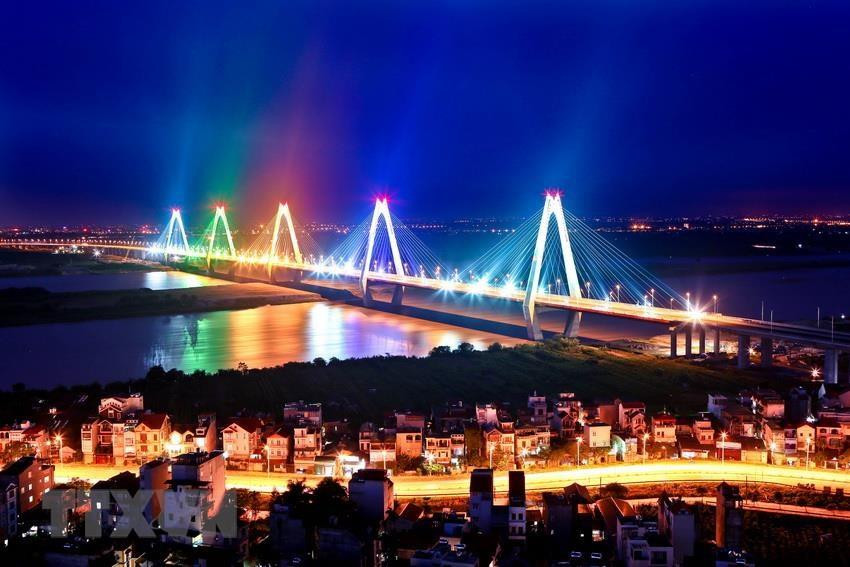 Nhat Tan bridge at night (Photo: VNA)