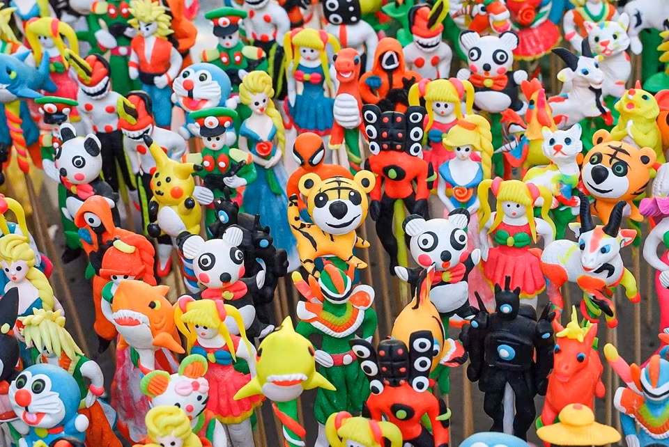 Today’s to he come in a variety of shapes and styles, from animals to cartoon and movie characters. (Photo: VNA)