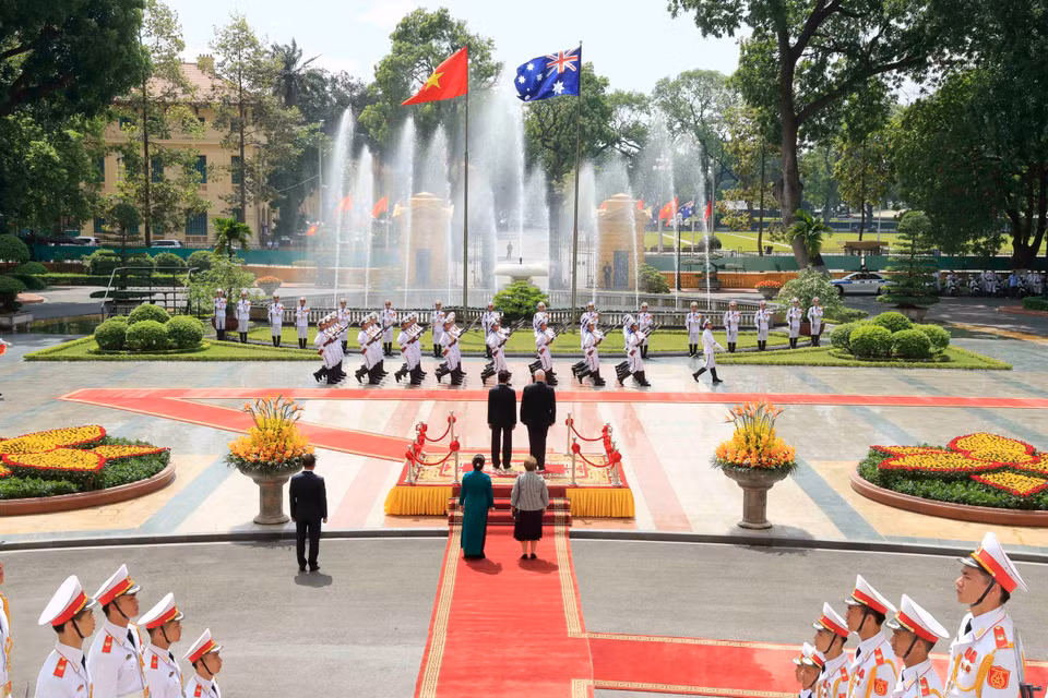 President Tran Dai Quang and Governor-General of Australia Peter Cosgrove at the welcome ceremony (Source: VNA)