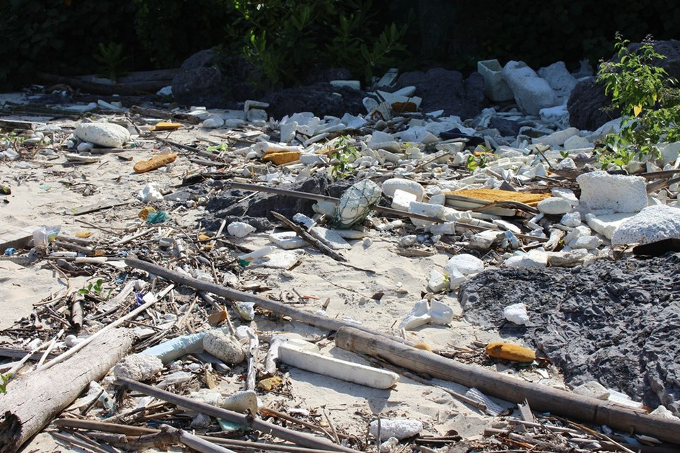 Garbage in an uninhabited island (Photo: VNA)