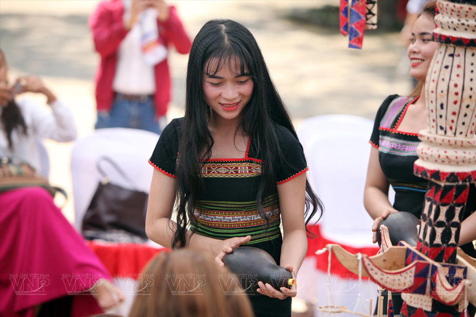 The Ede are the 12th most populous of the 54 ethnic groups in Vietnam, totaling 330,000. They live in Dak Lak, Gia Lai, Khanh Hoa and Phu Yen provinces. (Photo: VNA)