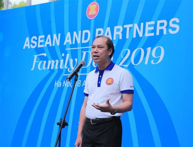 In his opening speech, Vietnamese Deputy Foreign Minister Nguyen Quoc Dung said the ASEAN Family Day is an opportunity to further boost friendship, solidarity and cooperation (Photo: VNA)