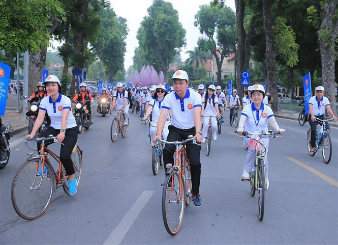 The ASEAN Family Day 2019 takes place with a variety of activities, including cycling, musical exchange and food festival (Photo: VNA)