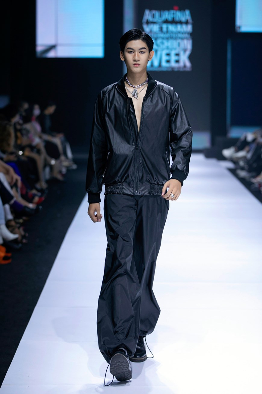 'The new black’ fashion collection (Photo: Vietnam+)