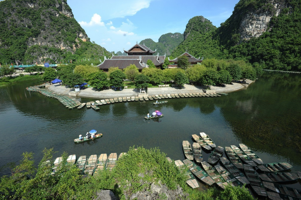 Trang An boat station, where tourists visit the caves in the Trang An eco-tourism complex. (Photo: VNA)