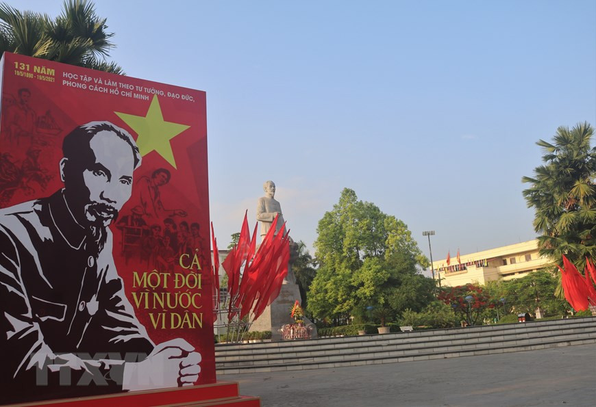 Monument to President Ho Chi Minh in Cao Bang city, Cao Bang province. (Photo: Chu Hieu/VNA)