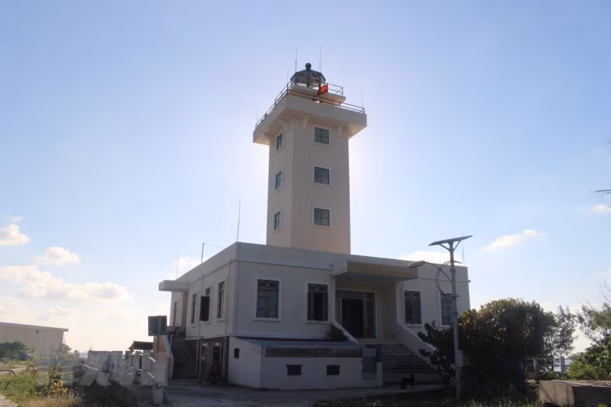 The lighthouses are considered as ‘sovereignty markers’ and diligently shine every night to assist and guide ships passing through the area. (Photo: Phan Sau-Thang Trung-Sy Tuyen/VNA)