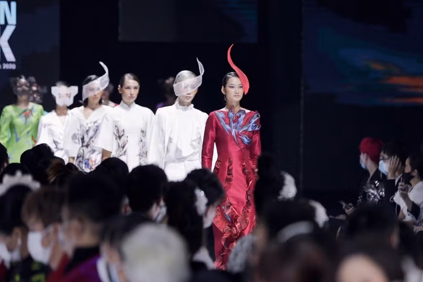 Designs in the ‘Keep Blooming’ fashion collection. (Photo: Vietnam+)