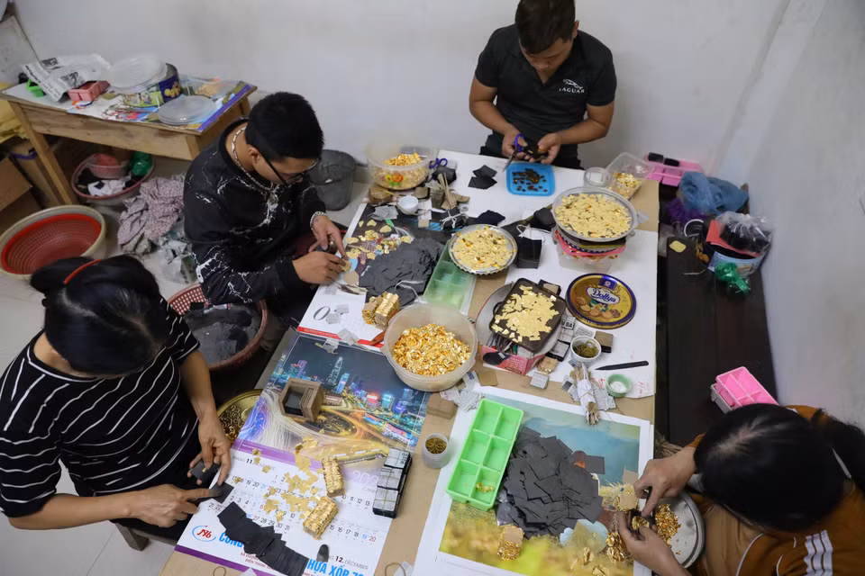 The gold-making process consists of many different stages and requires complex skills. (Photo: VNA)
