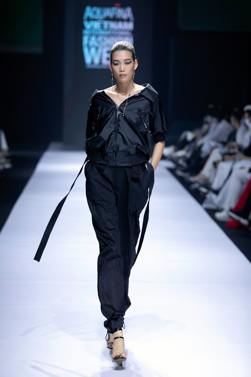 The collection is a combination of colours, lights, materials and above all is the youth spirit. (Photo: Vietnam+)