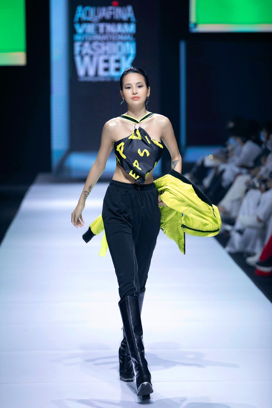 'The new black’ fashion collection (Photo: Vietnam+)