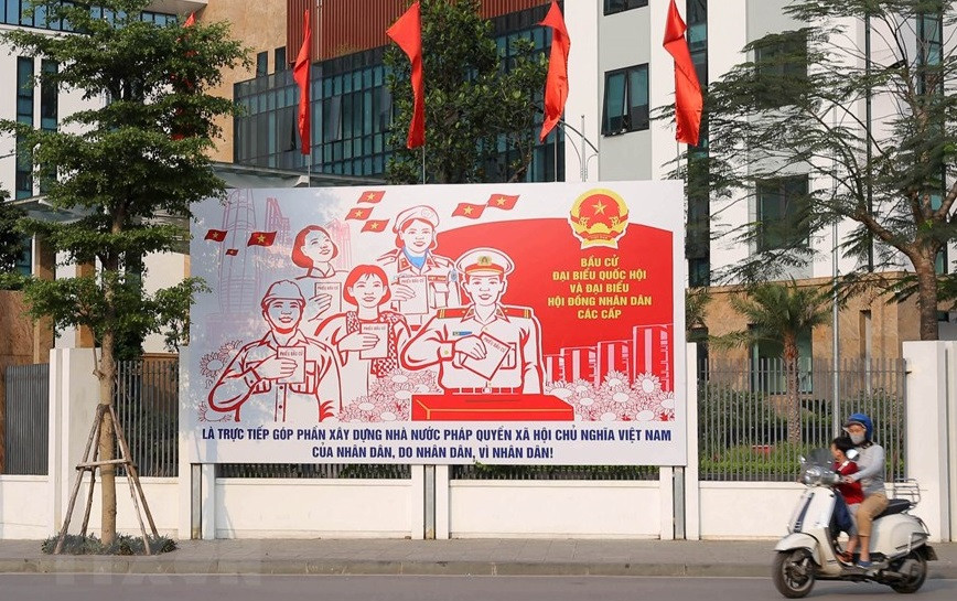 An election poster is on display in front of the headquarters of Dong Da District Party Committee. (Photo: VNA)