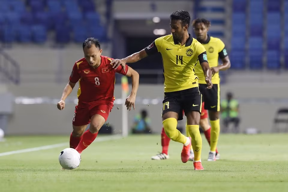 Malaysia start the match faster and enjoy the majority of possession but are unable to create any clear chances early on. (Photo: Hoang Linh/VNA)