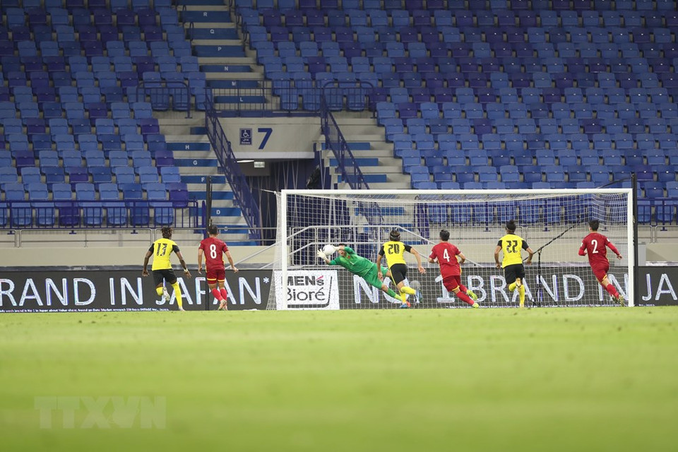 Malaysian striker De Paula equalizes the score at the 72nd minute (Photo: Hoang Linh/VNA)