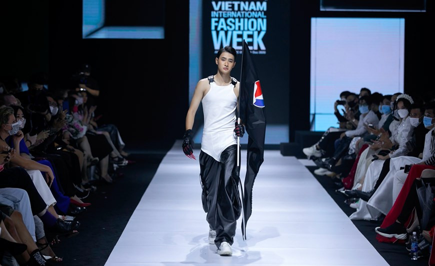 'The new black’ fashion collection (Photo: Vietnam+)