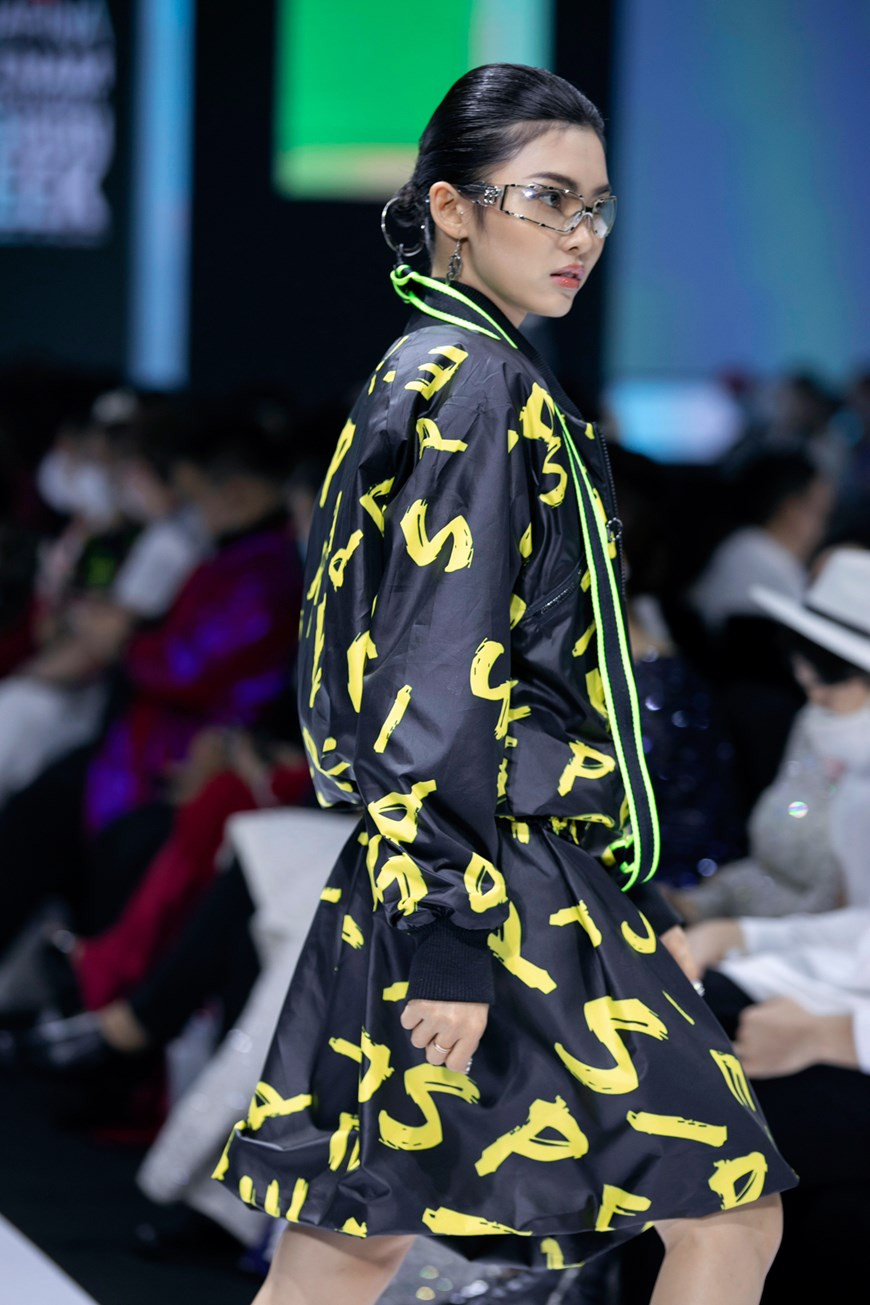 'The new black’ fashion collection (Photo: Vietnam+)