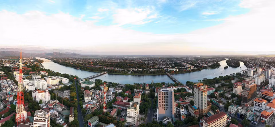 Huong (Perfume) River is an invaluable gift that the Creator has dedicated to Hue ancient capital. (Photo: VNA)