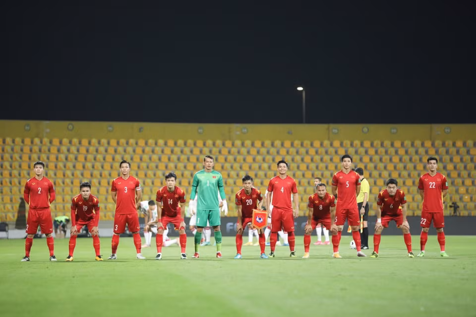 National Football team pose for group photos before the match. (Photo: Hoang Linh/VNA)