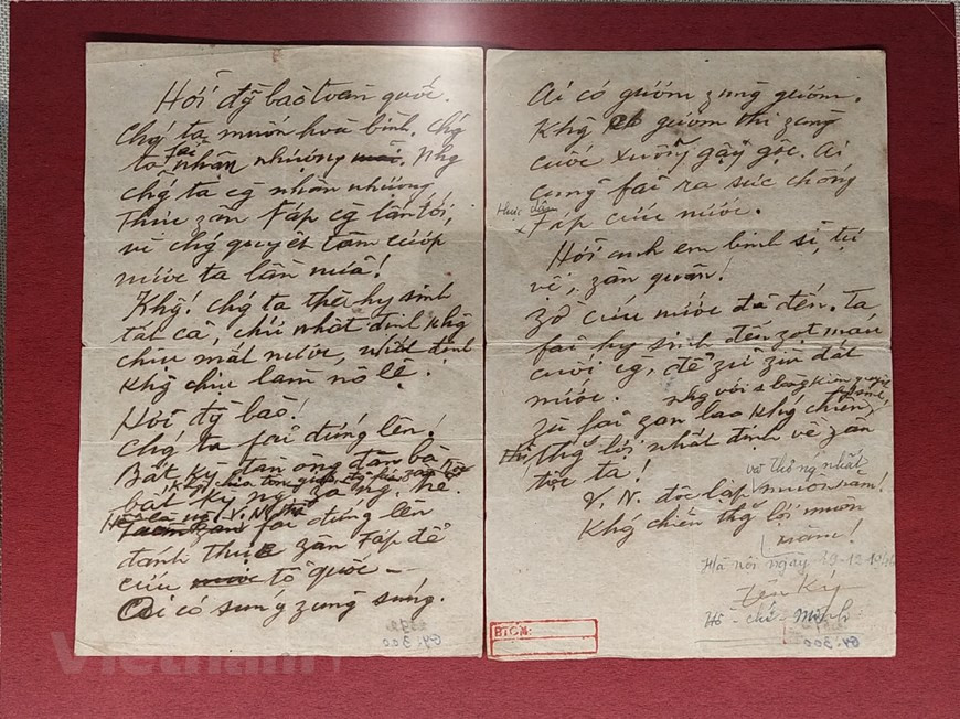 Following the success of the August Revolution in 1945, which led to the establishment of the Democratic Republic of Vietnam (now the Socialist Republic of Vietnam) on September 2 the same year, the country strived to make détente and concessions in efforts to secure peace but was still unable to change France’s ambition to restore their colonial presence in Vietnam. To safeguard the newly gained independence, the Vietnamese Government and people resigned themselves to launch a resistance war against the French colonialists nationwide. On behalf of the Party Central Committee, then President Ho Chi Minh wrote and issued an appeal for a national resistance war on December 19, 1946, calling on the entire people to rise up against the invaders to defend the national independence. (Photo: VietnamPlus)