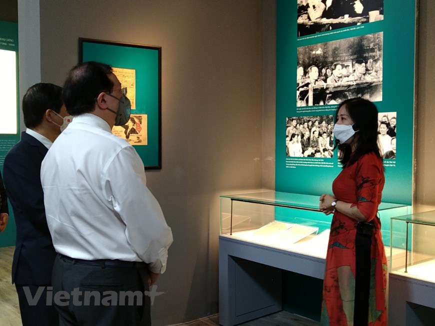 Addressing the opening ceremony of the exhibition, Director of the Vietnam National Museum Nguyen Van Doan said that the exhibition reminds people of the brave fight against the French colonists to gain independence and enhance people’s belief in the guidelines of the Party and President Ho Chi Minh as well as encourage people to unite to overcome all challenges in the renewal process and successfully implement the Resolution of the 13th National Party Congress. The resolution, adopted on February 1, underlines the overall goals and concrete targets for 2025, 2030, and 2045; and identified major socio-economic development targets for 2021- 2025, orientations for national development for 2021 - 2030, and the six key tasks for the 13th tenure. (Photo: VietnamPlus)