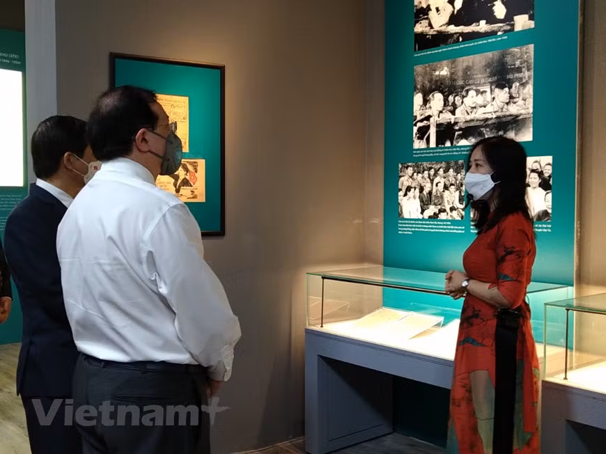 Addressing the opening ceremony of the exhibition, Director of the Vietnam National Museum Nguyen Van Doan said that the exhibition reminds people of the brave fight against the French colonists to gain independence and enhance people’s belief in the guidelines of the Party and President Ho Chi Minh as well as encourage people to unite to overcome all challenges in the renewal process and successfully implement the Resolution of the 13th National Party Congress. The resolution, adopted on February 1, underlines the overall goals and concrete targets for 2025, 2030, and 2045; and identified major socio-economic development targets for 2021- 2025, orientations for national development for 2021 - 2030, and the six key tasks for the 13th tenure. (Photo: VietnamPlus)