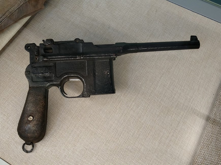 A pistol used by soldiers of the Capital Regiment in Hanoi during the early days of the National Resistance War in December 1946. On the night of December 19, 1946, in response to the 'Call for National Resistance' of then President Ho Chi Minh, the army and people of Hanoi capital city stood up with the spirit of fighting to the death for the nation, resulting in 60 fierce days and nights of the resistance war. Following nine years of the long-term resistance war, the triumphant Vietnamese army marched in Hanoi to take over the capital city from the colonial French rulers. (Photo: VietnamPlus)