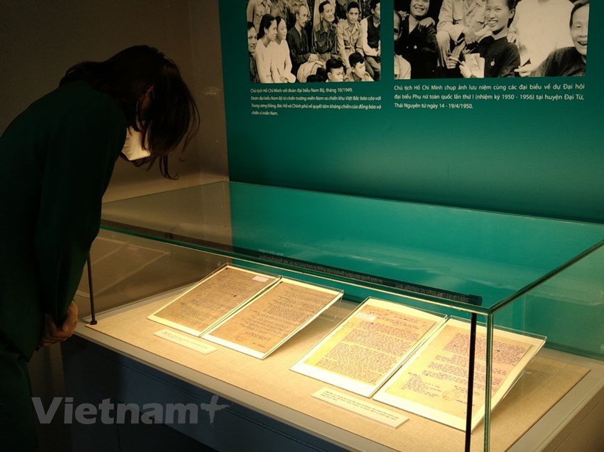 A woman looks at an exhibit at the exhibition. The display is a general picture that helps deepen the position, stature and historical value of the Day of the National Resistance War and the Viet Bac Revolutionary Base, and offers a chance for the public to recall the heroic and glorious resistance years of the Vietnamese army and people in the resistance war against the French colonialists. It aims to celebrate the Day of the National Resistance War on December 19, 1946, when then President Ho Chi Minh launched his call on all people to join in the war against French colonists. The Viet Bac Revolutionary Base in northern Thai Nguyen province hosted President Ho Chi Minh and his comrades to stay and lead the revolution. (Photo: VietnamPlus)