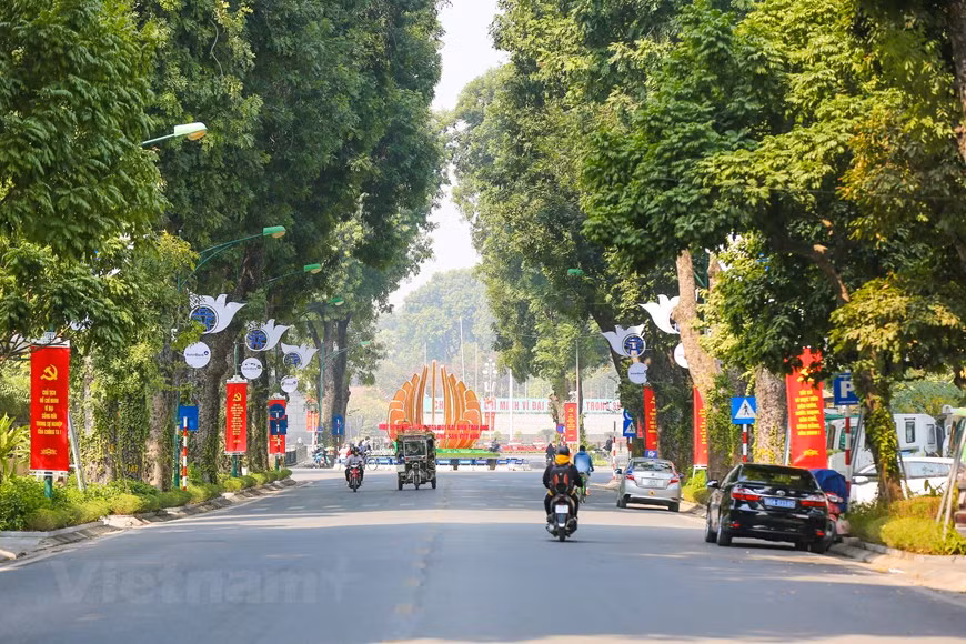 The streets of Hanoi’s downtown, especially in Ba Dinh district, are carefully decorated and clean, being ready to welcome the delegates who will arrive in the capital for the important meeting. (Photo: Minh Son/Vietnamplus)