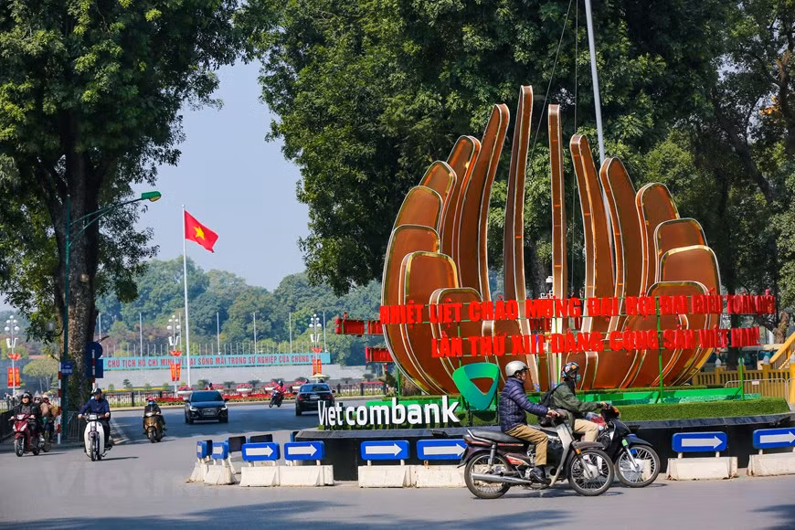 Hanoi appears to be more resplendent and colorful than ever to welcome the most important and significant political event of the year. (Photo: Minh Son/Vietnamplus)