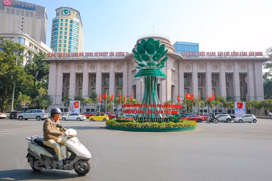 Big size panels and slogans are shown in the city’s main streets and crossroads to welcome the important political event. (Photo: Minh Son/Vietnamplus)