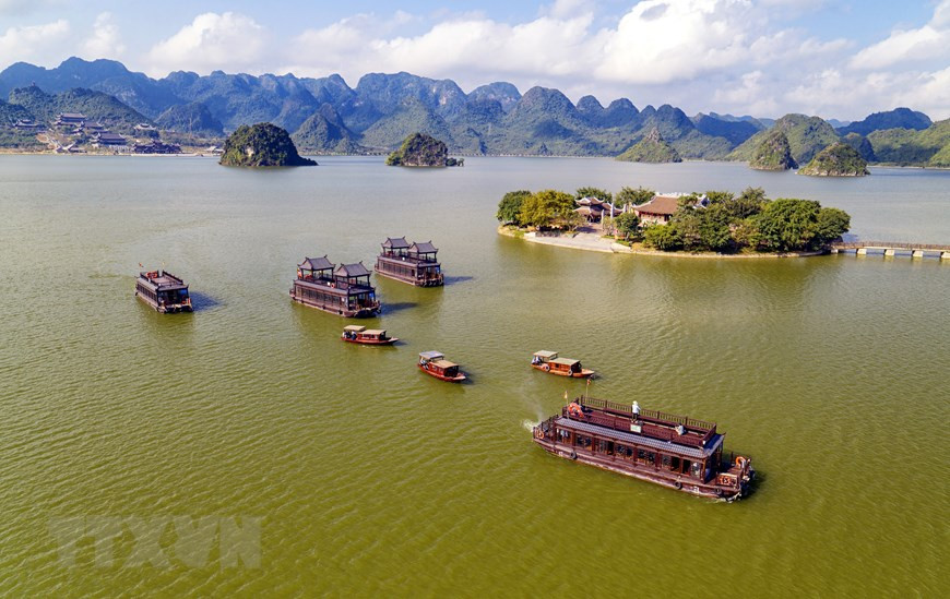 Tam Chuc Spiritual Tourism Complex is surrounded by lakes, mountains, and forests (Photo: VNA)