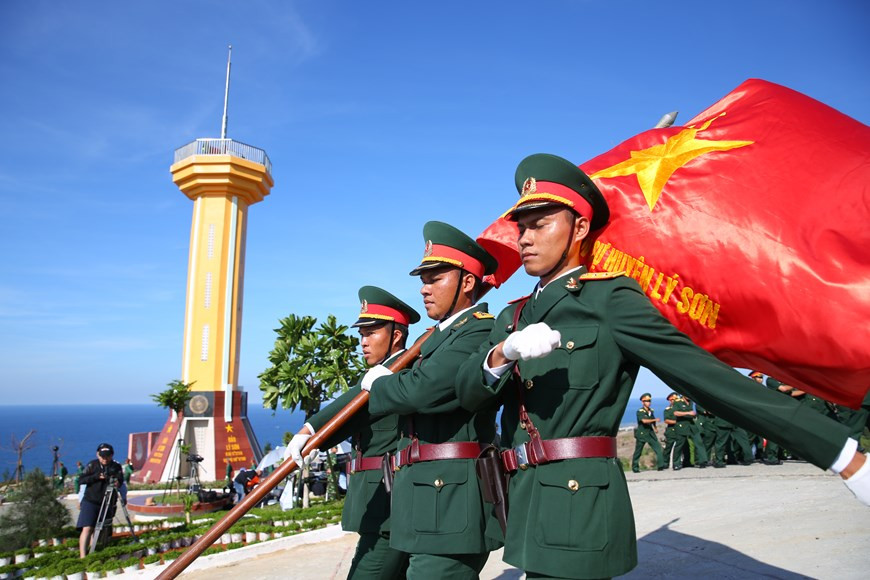 Soldiers on Ly Son island perform the flag-raising ceremony. The flagpole has four main parts, including the base, stairs, the flagpole body and the campus around consisting of concrete floor and lights. In the front of the flagpole are special parameters. The flag-raising ceremony on an island, which is rich in historical and cultural traditions and with a strategic position like Ly Son, has a deeper meaning. The 250-square metre flag stretching ceremony took place under the flag pole which was an important ceremony to honour the image of the country, affirm the sovereignty over Vietnam's Hoang Sa and Truong Sa archipelagos. (Photo: VietnamPlus))