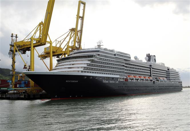 This is the first international cruise ship to visit Da Nang on the occasion of the Lunar New Year (Photo:VNA)