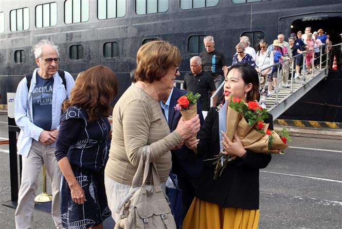 This is the first international cruise ship to visit Da Nang on the occasion of the Lunar New Year (Photo:VNA)