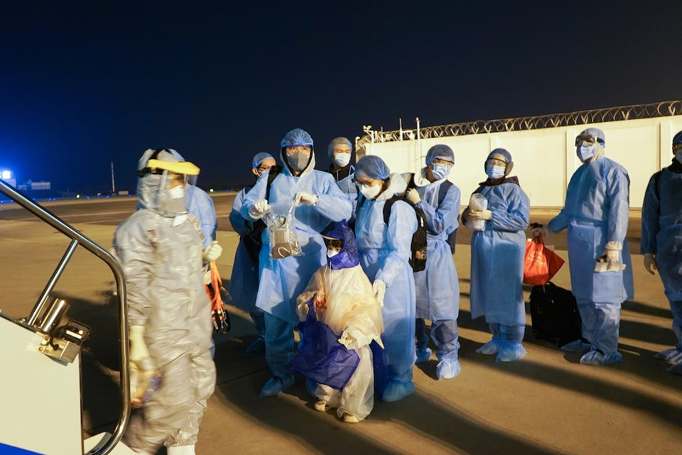 Thirty Vietnamese citizens, including women and children, from Wuhan city, China neighbouring country line up on board with protective gears preparing to return Vietnam. The airline said the aircraft will continue to be operated 30 minutes after being disinfected and sanitised. The airline said it will also spray disinfectant on all aircraft and let the disinfectant soak overnight to maximise its effect on the day before it’s operated. Vietnam Airlines said all the procedures and chemicals used for the aircraft disinfection and sanitisation are in line with “the highest standards of the health and aviation sectors”. In general, the more closely a person interacts with others and the longer that interaction, the higher the risk of the virus spread. (Photo: Vietnam+)