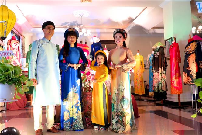 An ao dai performance at the event (Photo: VNA)